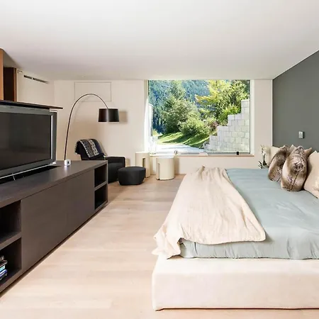 Chalet Central Haven Charming With Picturesque Mountain & Lake Views *