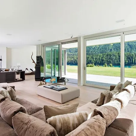 Chalet Central Haven Charming With Picturesque Mountain & Lake Views *